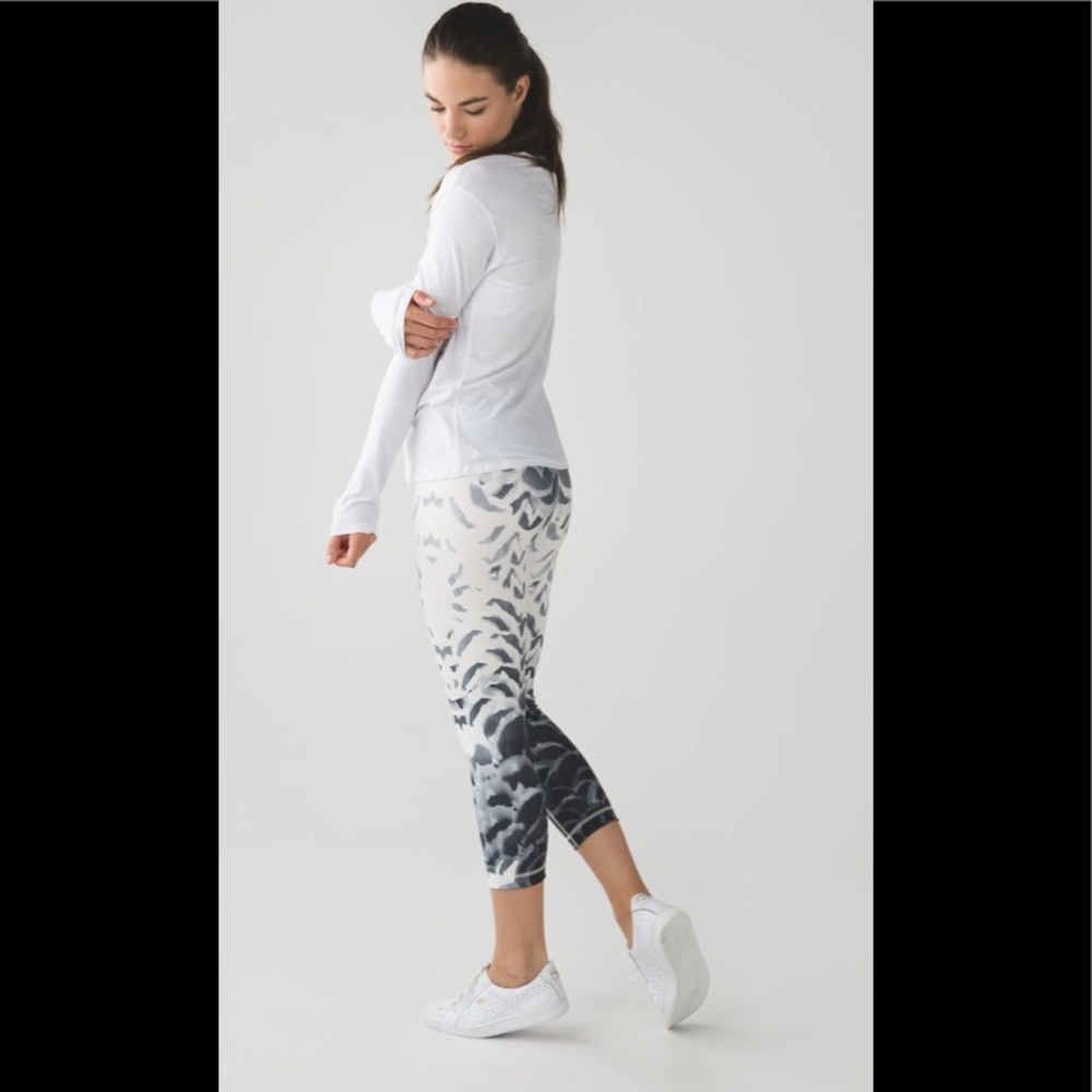 Lululemon Wunder Under Crop II *Full-On Luon